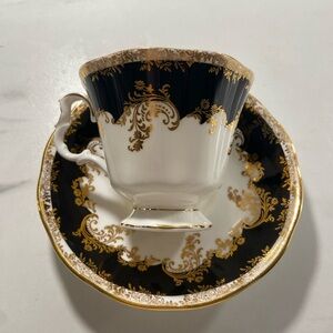 Royal Albert Black Regina Serie Black Diamond Cup and Saucer